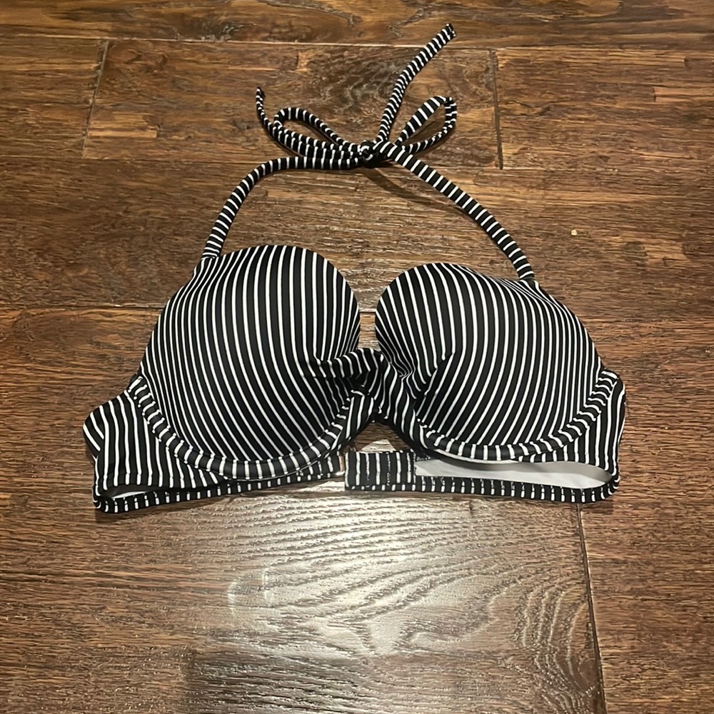Shade And shore bikini top 34C